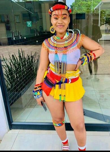 Swaziland Women, Zulu Women Beauty, Zulu Traditional Attire, Woods Outfit, Native Outfits, Real Women Fashion, Zulu Women, African Traditional Wear, Traditional African Clothing