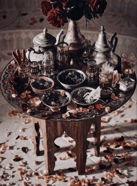 Arabian Aesthetic, Arabian Nights Aesthetic, Arabian Nights Party, Art Marocain, Haft Seen, Moroccan Party, Moroccan Theme, Tafel Decor, Henna Night