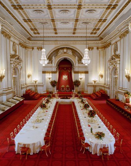 A new exhibition at Buckingham Palace focuses on royal entertaining and recreates the setting for a state banquet. Royal Banquet, I Love Mirrors, Conference Room Design, State Banquet, Royal Room, Royal Table, Prince Clothes, Hotel Room Design, Royal Castles