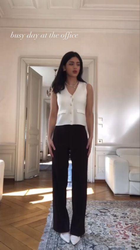 Casual Dress Pants Outfits Women, Business Trendy Outfits, Investment Banking Women Outfit, Law Internship Outfits Summer, Fashion Internship Outfit, Politician Aesthetic Outfits, Anti Corporate Outfits, Office Job Outfits Summer, Work Outfits Genz