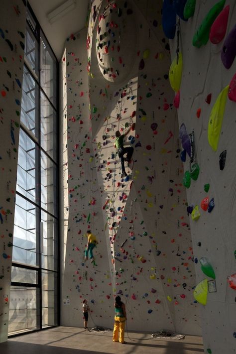 Wall Climbing Aesthetic, Climb Aesthetic, Escalade Aesthetic, Bouldering Aesthetic, Rock Climbing Aesthetic, Climbing Hall, Climbing Aesthetic, Rock Climbing Gym, Indoor Rock Climbing