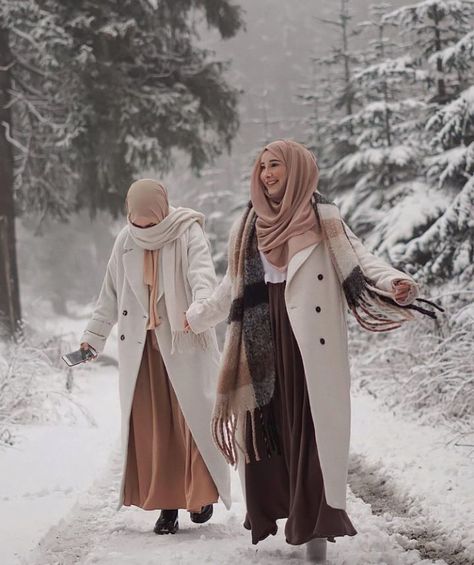 Classy Hijab Winter Coat Outfit Ideas - If You Are Looking For Hijab Winter Coat Ideas, Then Keep Reading To Get Some Great Inspiration On Hijab Winter Coat Outfits, Coats With Boots, Long Sleeve Coat Outfits, Teddy Coat Outfits, Faux Fur Coat Outfits And Much More - #hijab #hijabfashion #winteroutfits #coat #muslimah #hijaboutfit Winter Hijabi Outfits, Classy Winter Coat, Hijabi Winter Outfits, Classy Hijab, Winter Coat Outfit, Fur Coat Outfits, Winter Hijab Outfits, Winter Hijab, Modest Winter Outfits