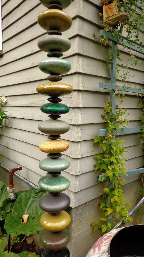 If you would like to replace your downspouts with a decorative rain chain, here are 17 fun DIY rain chain ideas to inspire you. Rain Chain Ideas, Whimsical Yard, Irish Garden, Chain Ideas, Rain Chain, Garden Art Sculptures Diy, Have Inspiration, Garden Art Projects, Rain Garden