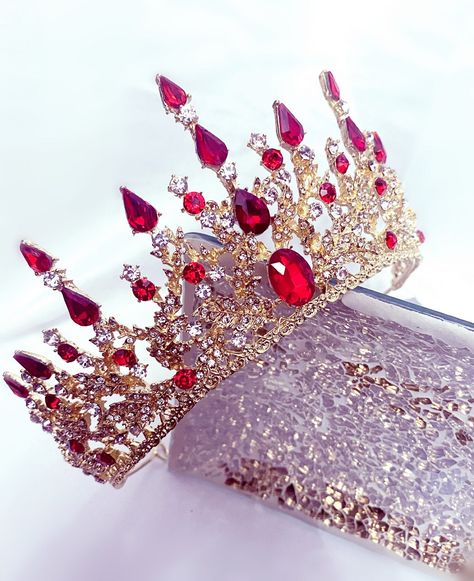 Beautiful ruby red Victorian crown with Swarovski crystals. Perfect for a special occasion. Comes beautifully packaged in a velvet pouch. Bridgerton Crown, Crowns For Quinceanera, Red Quinceanera Theme, Red Quince Theme, Quince Crowns, Quince Crown, Red And Gold Quince, Red Quinceanera Ideas, Royalty Crown