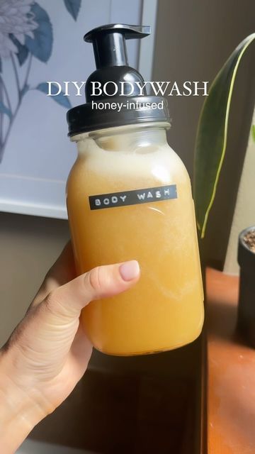 Homemade Body Wash Recipe, Body Wash Recipe, Diy Body Wash, Coconut Body Wash, Homemade Body Wash, Liquid Body Wash, Vanilla Body Wash, Female Hygiene, Diy Coconut