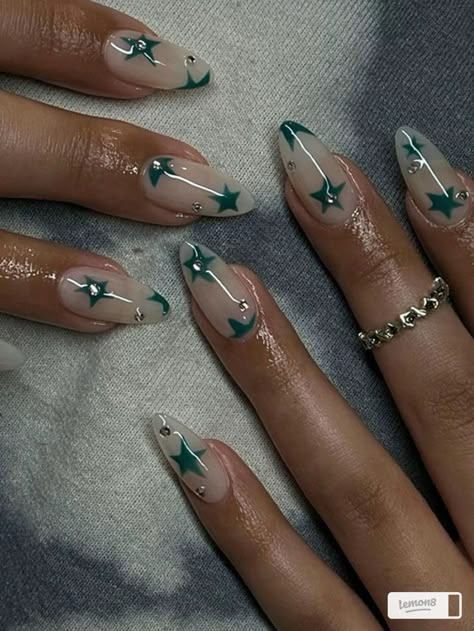 Nail Art Designs Mid Length, Mandel Nails Design, Green Almond Acrylic Nails, Mandel Nails, Green Acrylic Nails, Girly Acrylic Nails, Almond Acrylic Nails, Winter Nail Designs, Birthday Nails