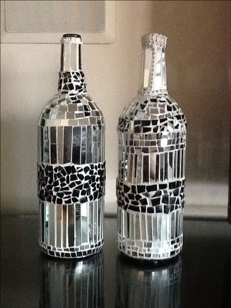 Mosaic Bottles, Large Wine Bottle, Mercury Glass Diy, Mosaic Pots, Mosaic Vase, Mirror Crafts, Diy Glass Bottle Crafts, Wine Bottle Art, Diy Bottle Crafts