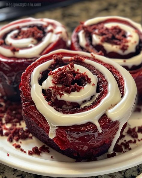 Red Velvet Cinnamon Rolls Red Velvet Cinnamon Rolls, Chocolate Cherry Cookies, Special Breakfast, Apple Cobbler, Baked Rolls, Apples And Cheese, Kitchen Fun, Daily Recipes, Cinnamon Swirl