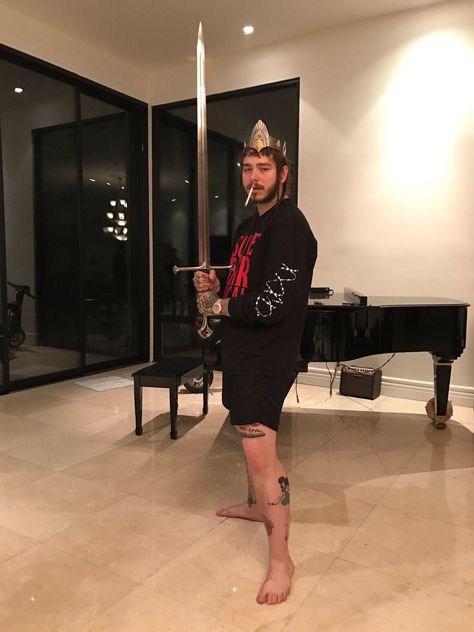 PsBattle: This image of Post Malone and his sword. Post Malone Lyrics, Post Malone Wallpaper, Post Malone Quotes, Kevin Gates, Top Pic, Love Post, Lil Pump, Rap Artists, Ladies And Gentlemen