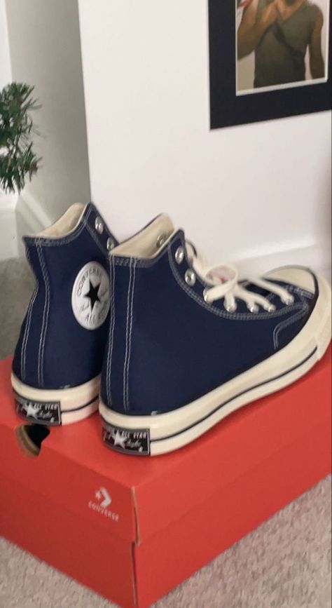 Dark Blue Platform Converse, Dark Blue Converse Outfit, Navy Blue Converse Outfit, Dark Blue Outfit Aesthetic, Blue Converse Aesthetic, Dark Blue Converse, Blue Converse Outfit, Chuck 70 Outfit, Converse Azul