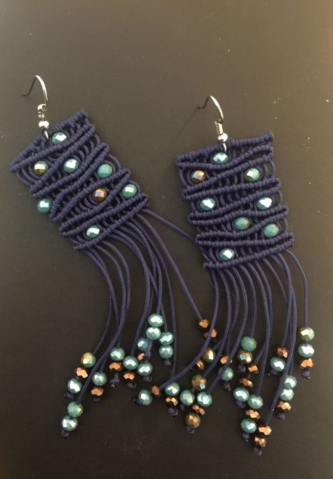 Earrings With Beads, Macrame Knot, Macrame Patterns Tutorials, Micro Macramé, Macrame Earrings, Earring Tutorial, Macrame Tutorial, Macrame Art, Macrame Design