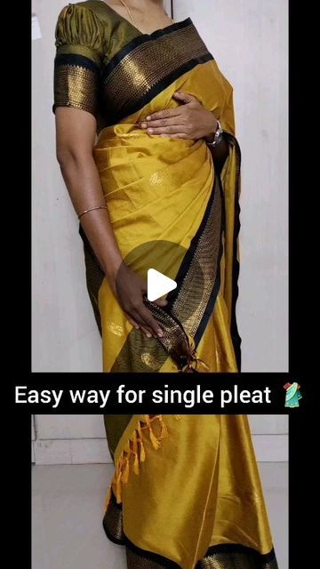 Single Pallu Saree Draping, Single Pleat Saree Poses, Single Pleat Saree Draping, Single Pleat Saree, Saree Tricks, Pleated Saree, Saree Draping, Pleated Drapes, Saree Poses