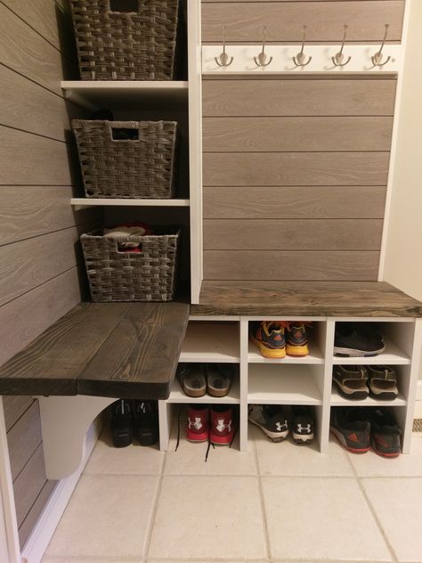 Small Mudroom Shoe Storage, Small Corner Mudroom Bench, Small Corner Mudroom Ideas Entryway, Small Mud Room With Laundry, Corner Mudroom Bench With Shoe Storage, Mud Room Basket Storage, Entry Way Cubbies Corner, Corner Mudroom Storage, Corner Mudroom Ideas Entryway