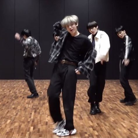 210330 ‘VERY GOOD’ DANCE PRACTICE Kpop Dance Practice Outfits Male, Dance Practice Outfits Men, Dance Practice Outfits Kpop, Korea Dance, Dance Practice Outfits, Kpop Dance Practice Outfits, Hybe Family, Rehearsal Room, Dance Outfits Practice