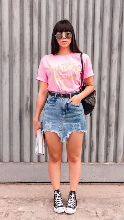 Short Denim Skirt Outfits, Denim Skirt Outfits, Short Denim Skirt, Jean Top, Pink Tshirt, Urban Outfits, Pink Blouse, Jean Skirt, Skirt Outfits