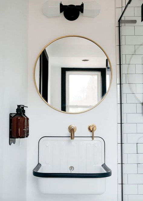 Alape Bucket Sink, Bathrooms Mirrors, Bucket Sink, Brass Faucets, Modern White Bathroom, Simple Bathroom Decor, Walk In Shower Designs, Bathroom White, Toilet Design