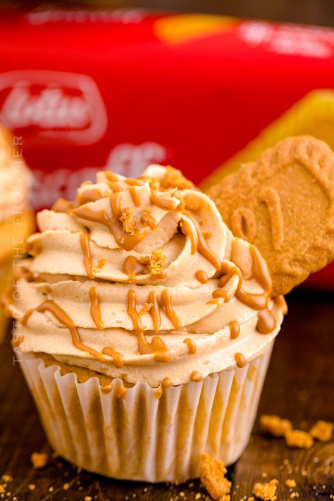 Biscoff Cupcakes are made with a Biscoff cookie spread and a fluffy, soft cake that is light and airy, then topped with cookie butter buttercream frosting. Biscoff Cupcakes Box Cake, Cookie Butter Cupcakes Recipe, Biscoff Cupcakes Recipe, Cookie Butter Cupcakes, Angel Kitchen, Biscoff Desserts, Cookie Butter Cake, Butter Cupcake Recipe, Biscoff Cupcakes