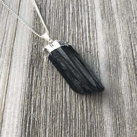 Black Tourmaline Necklace, Raw Black Tourmaline, Horizontal Bar Necklace, Tourmaline Pendant, Healing Crystal Jewelry, Minimalist Gifts, Tourmaline Necklace, Bezel Set Diamond, Gemstone Jewelry Handmade