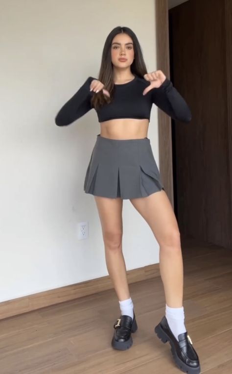 Gray Tennis Skirt Outfit, Platform Heel Outfit, Grey Skirt Outfit, Grey Tennis Skirt, Gray Skirt Outfit, Skirt Outfits Aesthetic, Dark Grey Skirt, Outfit Grunge, Tennis Skirt Outfit