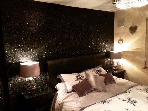 Glitter Wallpaper Bedroom, Glitter Accent Wall, Silver Glitter Wallpaper, Black Glitter Wallpapers, Glitter Bedroom, Glitter Room, Glitter Paint For Walls, Glam Bedroom Decor, Glam Bedroom