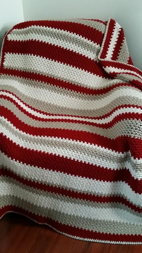 Burgundy, tan and cream crocheted Blanket (SC+Chain, repeat) Red Blanket Crochet, Red Crochet Blanket Ideas, Red And White Crochet Blanket, Red Crochet Blanket, Crochet Blanket Red, Crochet Rocks, Crochet Bedsheets, Crochet Blanket Colors, Christmas Crochet Blanket