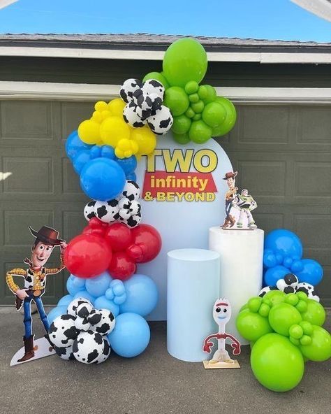 Toys Story Balloon Garland, Toy Story Birthday Party Balloons, Two Infinity And Beyond Birthday Balloons, Toy Story Balloon Backdrop, Toystory Themed Birthday Party Decor, Two Infinity And Beyond Balloon Garland, Toy Story Background Party Ideas, Two Infinity And Beyond Birthday Backdrop, To Infinity And Beyond Party