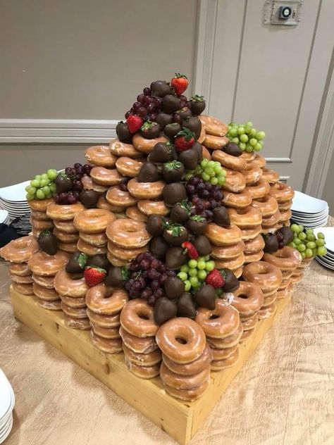 Festa Jack Daniels, Doughnut Wedding Cake, Donut Wedding Cake, Alternative Wedding Cakes, Donut Tower, Buffet Dessert, Wedding Donuts, Wedding Cake Alternatives, Donut Bar