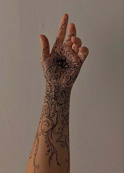 Literally drawn ghis while boring class😂 Butterfly Tattoos Hand, Bookish Tattoo Ideas, Tattoos Mother And Daughter, Acotar Cosplay, Acotar Tattoos, Mother And Daughter Tattoos, Beautiful Back Tattoos, Small Henna Tattoos, Symbolism And Meanings