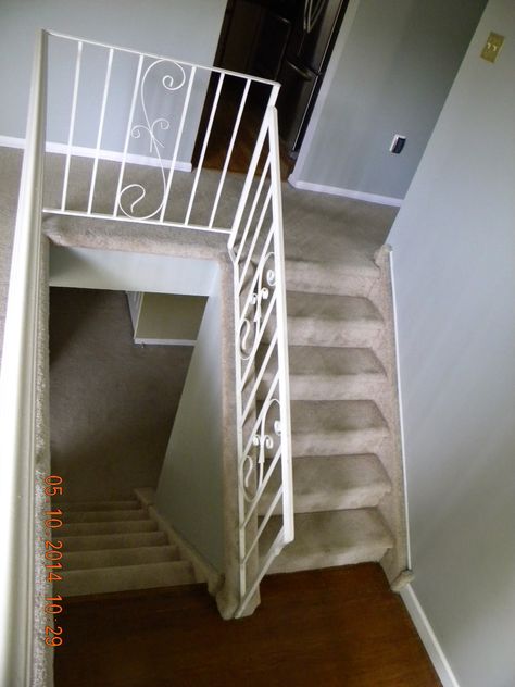 White Wrought Iron Railing, Railing Replacement Ideas, Split Level Stair Railing, Update Stair Railing, Rod Iron Railing, Stairs Diy Renovation, Wrought Iron Banister, Iron Staircase Railing, Stairs Diy