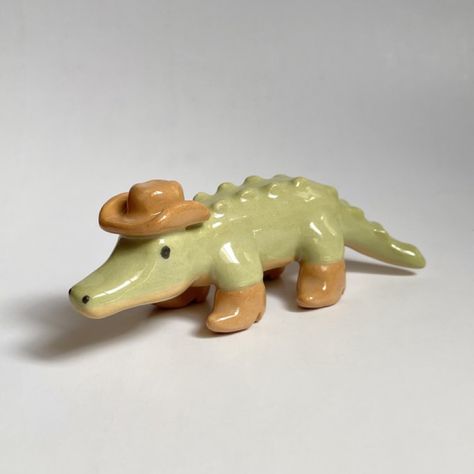 Easy Animal Sculpture, Clay Giraffe Sculpture, Cute Animal Ceramics, Cottage Core Clay Ideas, Funny Clay Figures, Clay Art For Beginners, Simple Clay Sculpture Ideas, Fun Clay Projects, Cermanics Ideas Aesthetic