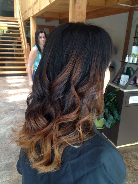 Dark brown Carmel ombré Caramel Color Melt, Carmel Ombré, Carmel Ombre Hair, Carmel Ombre, Carmel Highlights, Brown Ombre Hair Color, Ombre Hair Color Ideas, Ugly Hair, Balayage Straight Hair