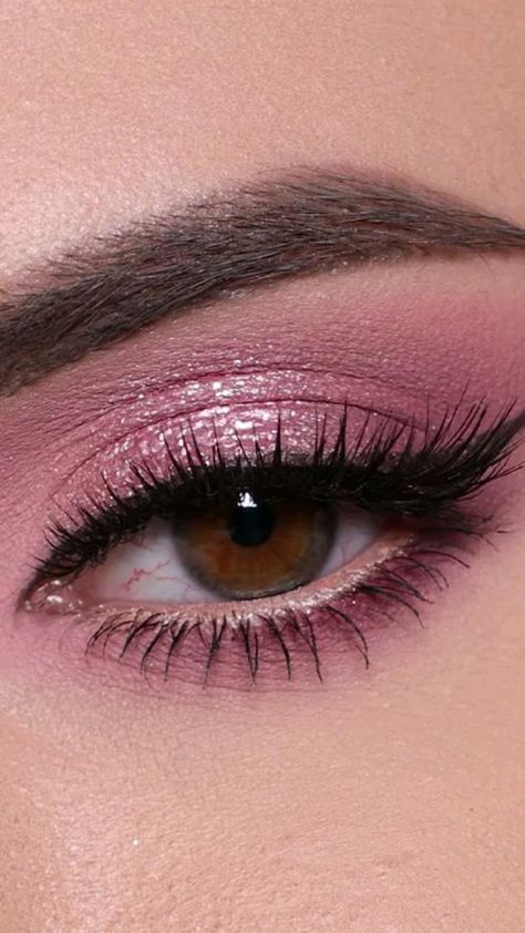 Maroon Eyeshadow, Eye Makeup Cosmetics, Makeup Nails Designs, Pink Eye Makeup, Formal Makeup, Eye Makeup Designs, Brush Makeup, Fancy Makeup, Glowing Makeup