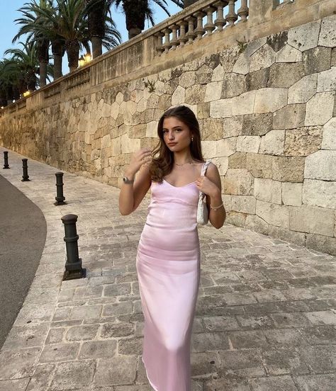 not my pic ! Light Pink Prom, Satin Dress Outfit, Light Pink Prom Dress, Silk Prom Dress, Pink Satin Dress, Prom Dress Plus Size, Pink Prom Dress, Vintage Mermaid, Pink Prom