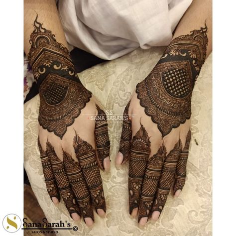 404 Likes, 1 Comments - Sana Sarah's Salon & Studio (@sanasarahssalon) on Instagram: “This Wedding Season, book your Appointments with Sana Sarah's Salon & Studio for the Latest &…” Kashish Mehandi Design, Mehndi Stain, Mehandi Practice, Kashee's Mehndi Designs, Beautiful Simple Mehndi Design, Hand Mehendi, Mehndi Designs 2018, Mehndi Designs Bridal Hands, Latest Henna Designs