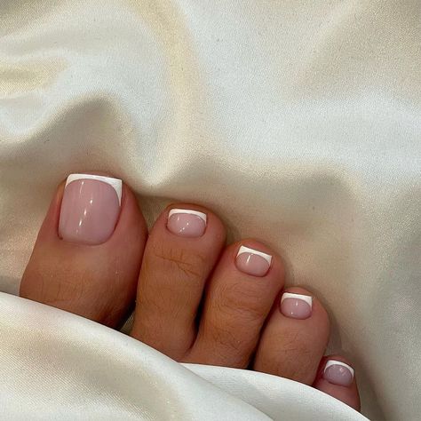 French Tip Pedicure, French Toe Nails, Gel Toe Nails, Acrylic Toes, Acrylic Toe Nails, Cute Toe Nails, Summer Toe Nails, Toe Nail Designs, Square Acrylic Nails