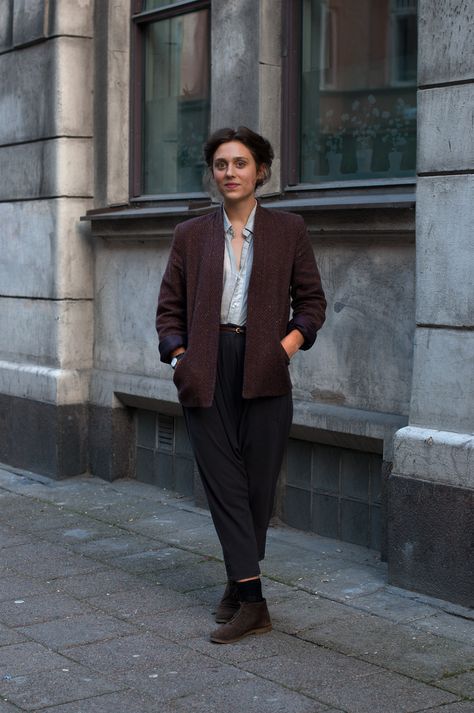 A bit turn of the century Academic Fashion, Dyke Fashion, Vintage Teacher, Copenhagen Street Style, Diane Keaton, Glad Rags, Artist Outfit, Quirky Fashion, 60 Fashion