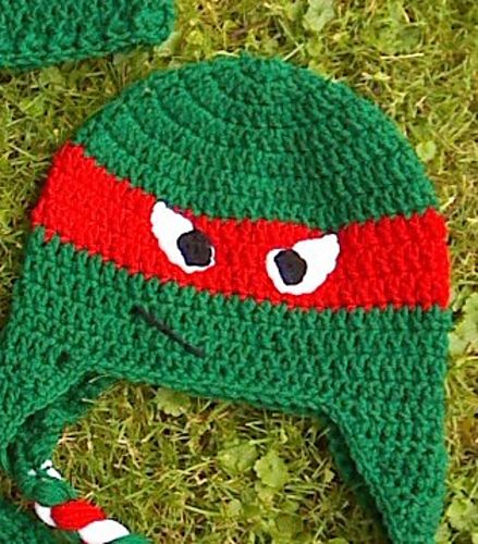 Here they are! The Teenage Mutant Ninja Turtles. I’m so happy to see they are making a comeback! Ninja Turtles Crochet, Earflap Hat Crochet Pattern, Turtles Crochet, Mask Crochet Pattern, Crochet Ninja Turtle, Ninja Turtle Mask, School Hats, Mask Crochet, Crochet School