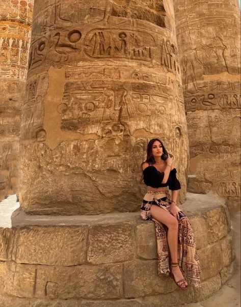 Egyptian Outfit Ideas, Dubai Outfits Ideas, Dubai Gold Bangles, Cairo Pyramids, Egypt Outfits, Aesthetic Desert, Dubai Outfit, Egypt Aesthetic, Dubai Outfits