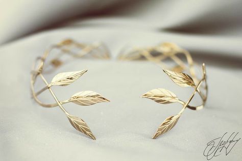 Elvish Wedding, Let Me Introduce Myself, Metal Decorations, Leaf Crown, Elven Jewelry, My Things, Headpiece Jewelry, Jewelry Accessories Ideas, Medieval Dress