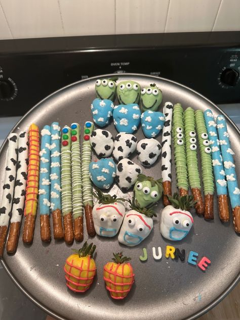 Buzz Lightyear Dessert Table, Toy Story Pretzel Rods, Toy Story Table Decorations, Toy Story Dessert Table, Lightyear Party, Balloon Baby Shower Centerpieces, Buzz Lightyear Party, Pixar Party, Toy Story Party Decorations