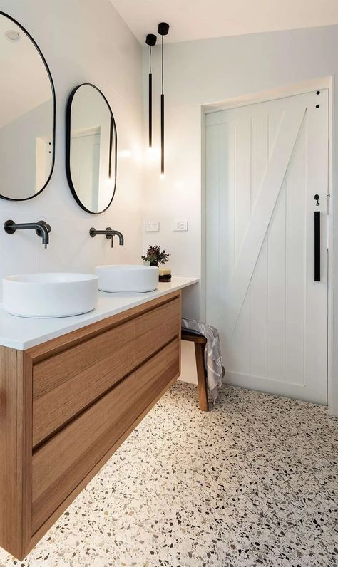 Bathroom Ideas Terrazzo, Terrazo Bathroom Floor, Terrazzo Floor Bathroom, Terrazzo Tile Bathroom, Terrazzo Bathroom Floor, Terrazzo Bathroom Design, Moroccan Tile Bathroom, Bathroom Terrazzo, Terrazzo Bathroom