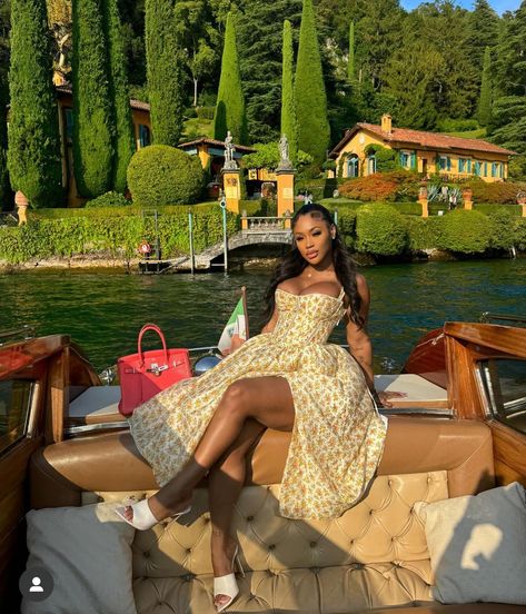 Black Women In Luxury Aesthetic, Mara Aesthetic, Black Woman Luxury, Vacation Baddie, Luxury Black Women, Black Feminity, Vaca Outfits, Black Woman Luxury Aesthetic, Vacation Poses