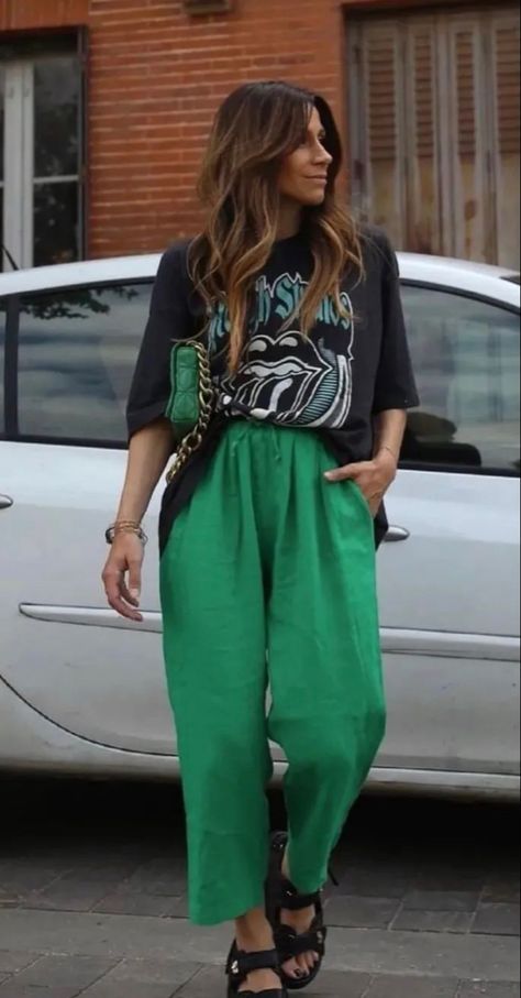 Utility Chic Fashion, Street Style Hot Weather, Neon Fall Outfits, Fun Outfit Ideas For Women, Comfy Outfits Colorful, Run The World Tv Show Outfits, Lime Green Winter Outfit, Edgy Colourful Outfits, Edgy Flamboyant Natural