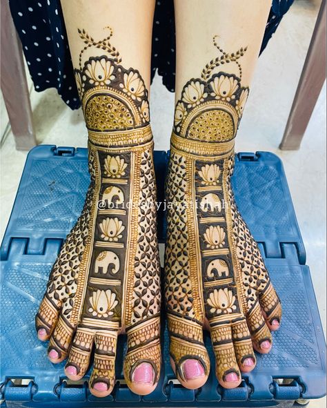 Mehendi Legs Bridal, Bridal Mehendi Legs Designs, Bridal Leg Mehendi Designs Latest, Dulhan Leg Mehendi Design, Leg Mehandi Designs For Bride, Bridal Mehndi Designs Legs Brides, Leg Bridal Mehendi Design, Bridal Legs Mehndi, Bridal Legs Mehndi Design