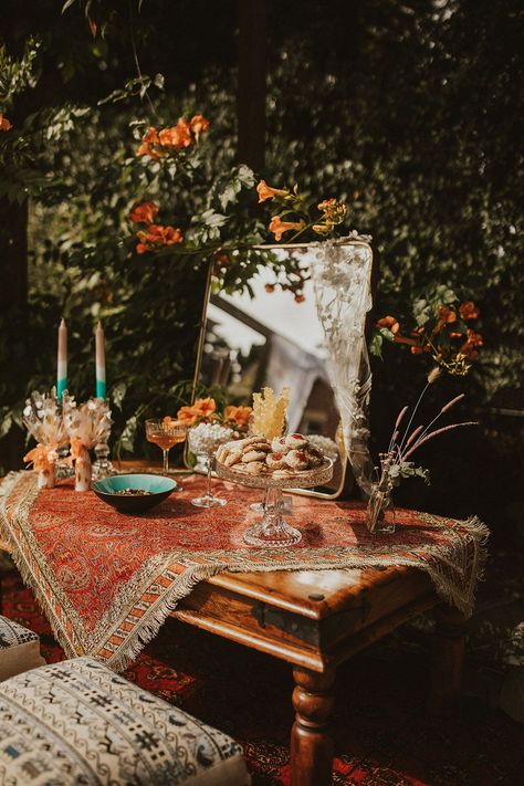 Doughnut Wedding, Doughnut Wedding Cake, Alena Leena Bridal, Rustic Dessert Table, Vintage Fiat, Iranian Wedding, Moroccan Theme, Russian Wedding, Henna Night