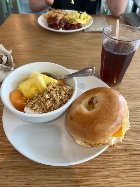 #emoryuniversity #emory #bagel #breakfast #food #yummy #dininghall #college University Breakfast Ideas, Breakfast Ideas College Students, Food College, Emory College, Breakfast College Student, College Breakfast, College Breakfast Ideas, Healthy Breakfast College Student, Healthy Eating In College