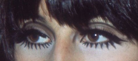 𝐩𝐞𝐚𝐫𝐥 en X: "we used to be a proper country https://t.co/8pKQB5m3E2" / X Cher Makeup, Cher Aesthetic, 60s Eye Makeup, Cher 60s, Cher 70s, 60s Makeup, Cher Bono, 70s Makeup, Retro Makeup