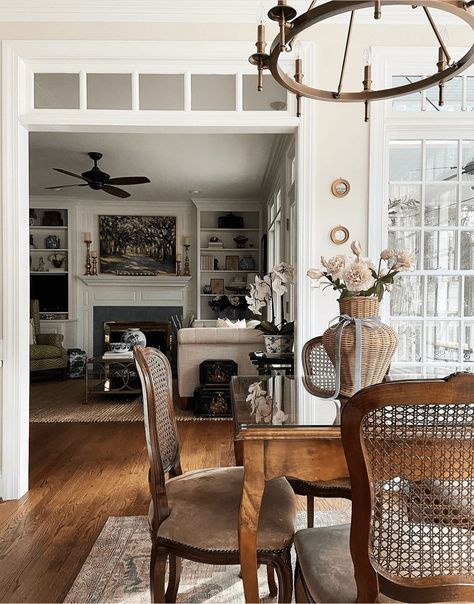 Traditional Southern Home Decor, Southern Home Decorating, Southern Style Decor, Southern Charm Homes, Traditional Southern Home, Southern Style Homes, Grand Millenial, Southern Style Home, French Kitchen Decor