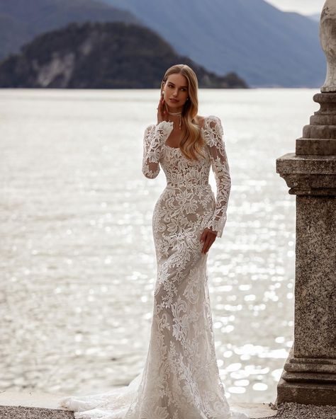 New at Nuziale…@royaldiofficial, an ICONIC Italian wedding dress brand to Newcastle and Northumberland brides. Sexy, irresistible designs that WOW. Price Range: £1,900 to £2,950 ⠀⠀⠀⠀⠀⠀⠀⠀⠀ Say hello to: Brittany Alanis Daisy Joan Melody Minora Ramona Rory Royce ⠀⠀⠀⠀⠀⠀⠀⠀⠀ Book an appointment today using the link in our bio! 💕 Square Neck Wedding Dresses, Illusion Wedding Gown, Square Neck Wedding Dress, Wedding Dresses Fashion, Dress For Bride, Neck Wedding Dress, Bride Fashion, Dresses Romantic, Applique Wedding