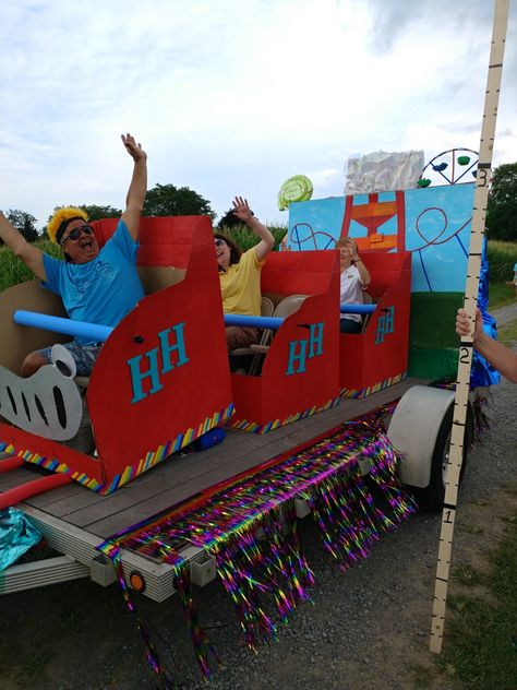 Rollercoaster ride for carnival themed parade float. Carnival Theme Parade Float, Roller Coaster Parade Float, Around The World Float Theme, Fair Parade Float Ideas, Carnival Float Ideas, Circus Theme Parade Float, Carnival Floats Parade, Parade Float Theme Ideas, Summer Parade Float Ideas